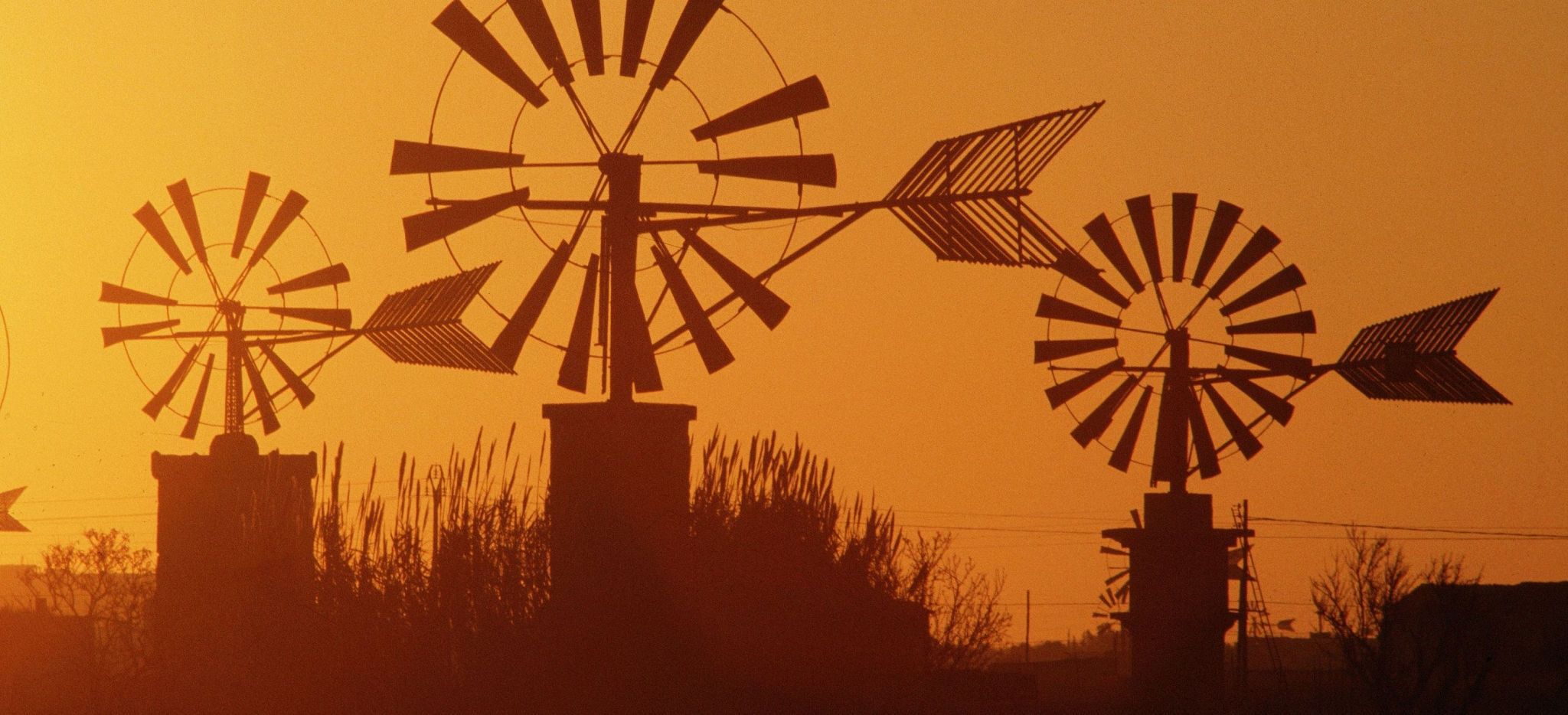Windmühlen auf Mallorca - Trauminsel Reisen Windmühlen im Abendrot auf der spanischen Insel Mallorca