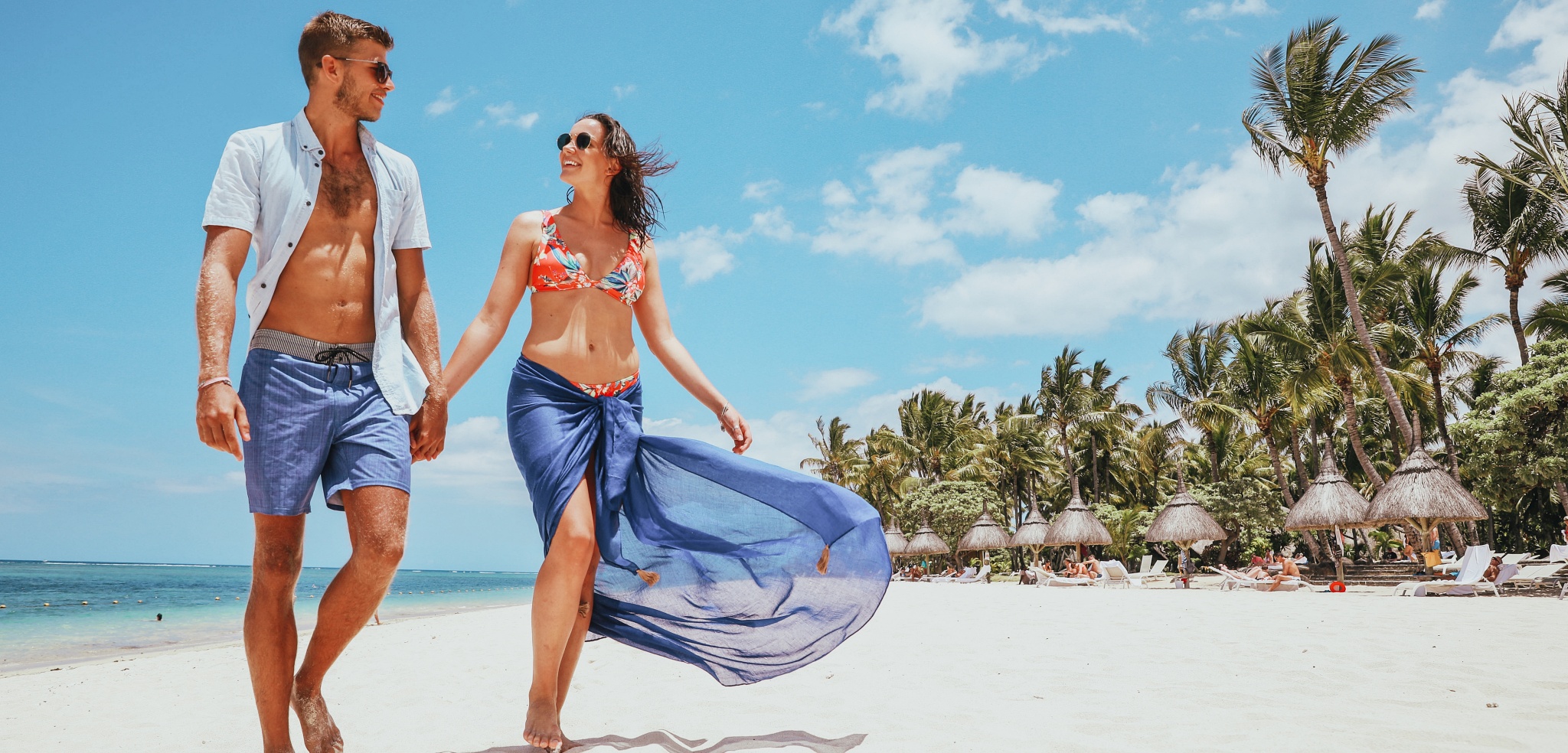 Paar am Strand des La Pirogue, Mauritius