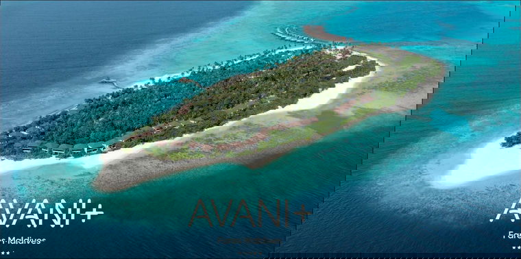 Das Insel-Resort Avani+ Fares Maldives aus dem Programm von Trauminsel Reisen in einer Dronenaufnahme